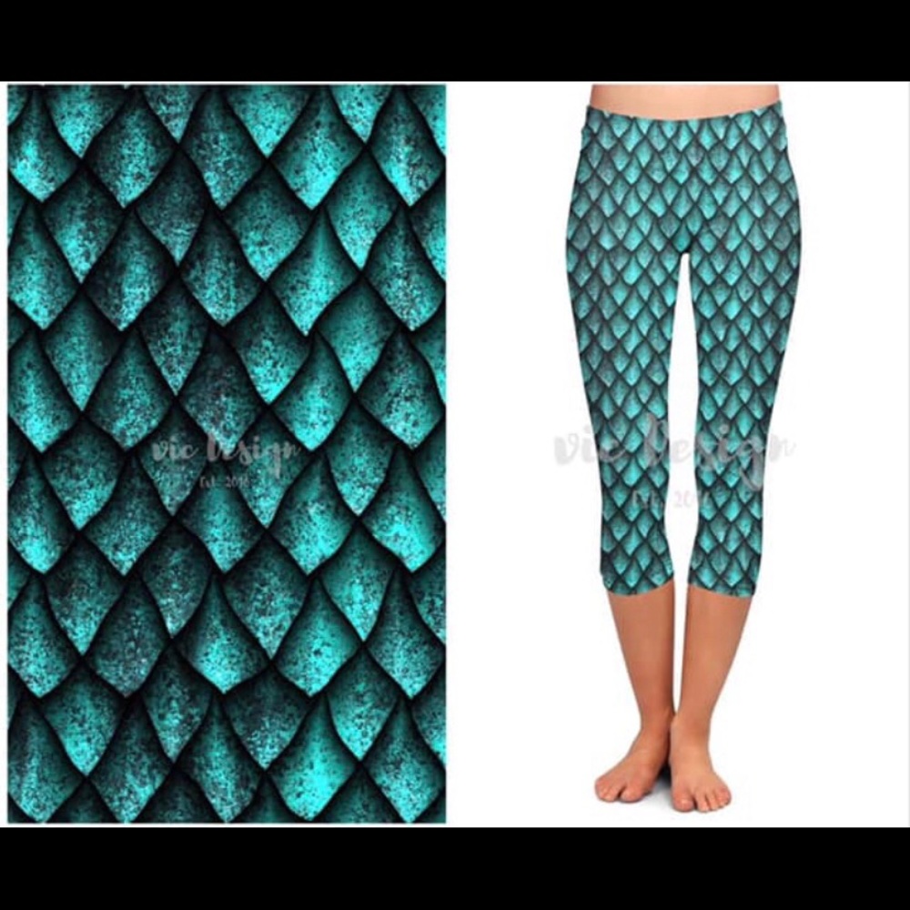 Dragon scale Custom Capri Leggings